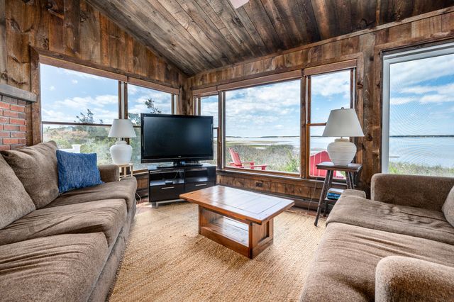 1005 3rd Avenue, Wellfleet, MA 02667