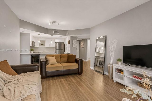 8290 Lake Drive 538, Doral, FL 33166