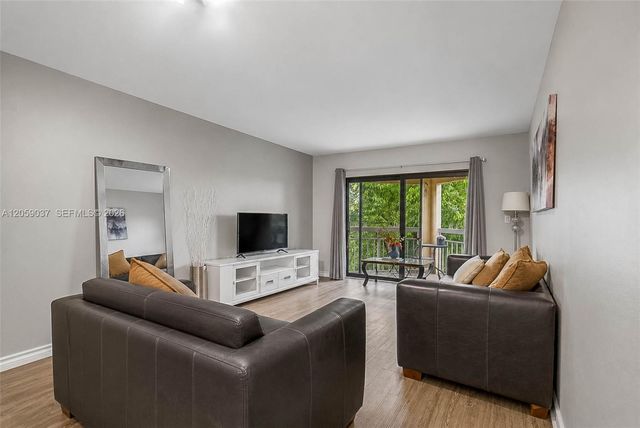8290 Lake Drive 538, Doral, FL 33166