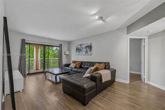 8290 Lake Drive 538, Doral, FL 33166