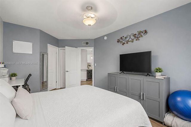 8290 Lake Drive 538, Doral, FL 33166