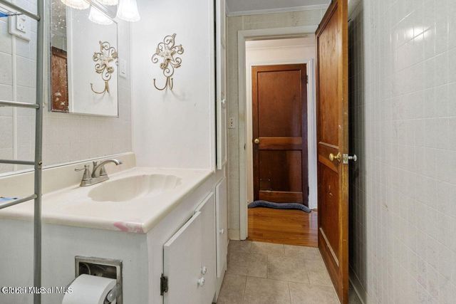 23 Lakeview Avenue, East Greenbush, NY 12144