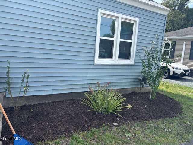 23 Lakeview Avenue, East Greenbush, NY 12144