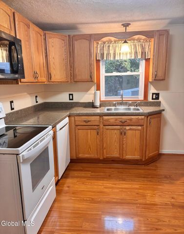 23 Lakeview Avenue, East Greenbush, NY 12144