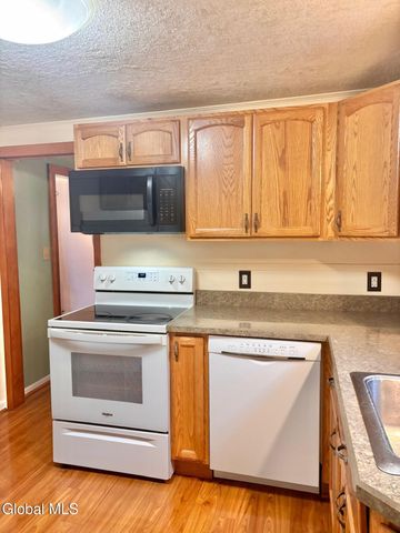 23 Lakeview Avenue, East Greenbush, NY 12144