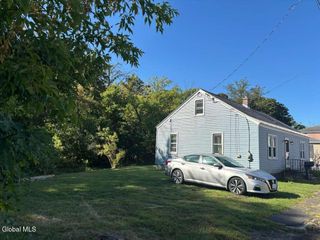 23 Lakeview Avenue, East Greenbush, NY 12144