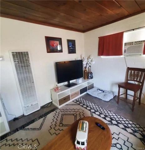 15521 4th, Victorville, CA 92395