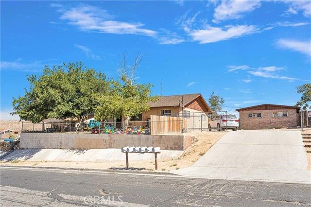 15521 4th, Victorville, CA 92395