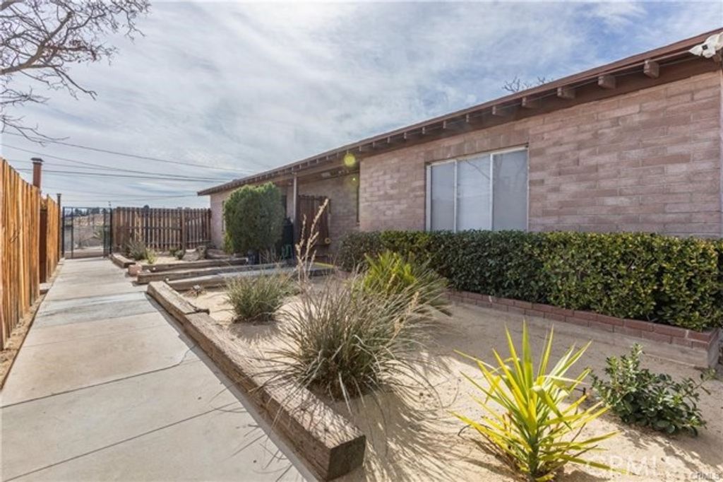 15521 4th, Victorville, CA 92395