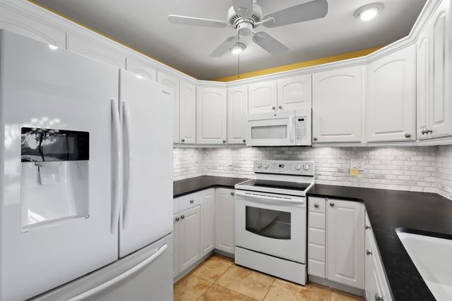 5662 SE Foxcross Place, Stuart, FL 34997