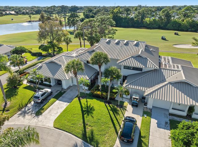 5662 SE Foxcross Place, Stuart, FL 34997