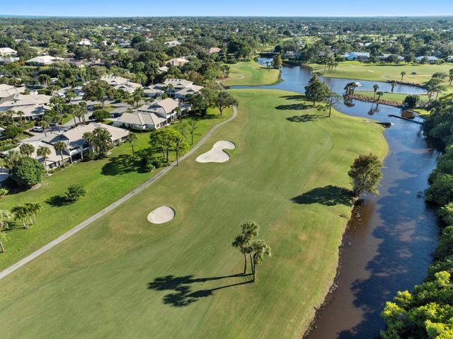 5662 SE Foxcross Place, Stuart, FL 34997