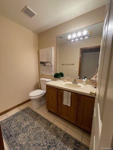 19036 Glengarry Drive, Livonia, MI 48152