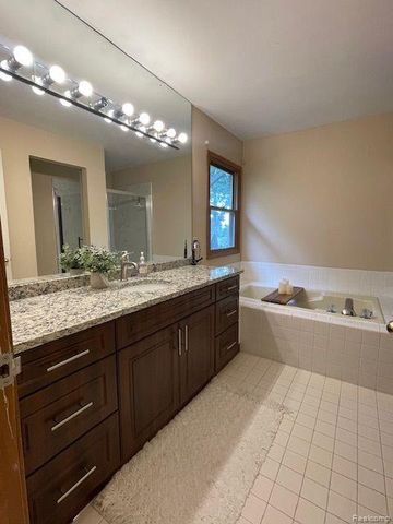 19036 Glengarry Drive, Livonia, MI 48152