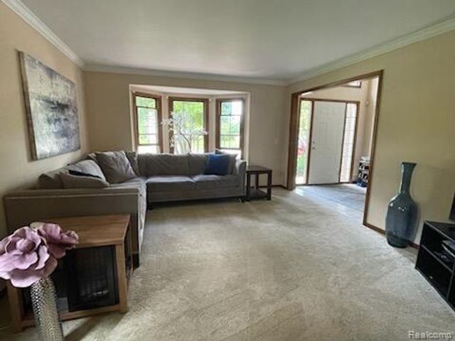 19036 Glengarry Drive, Livonia, MI 48152