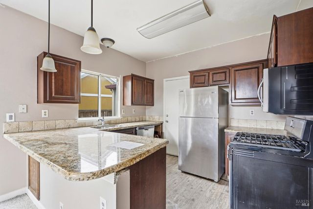 46 Peach Ct, Santa Rosa, CA 95407