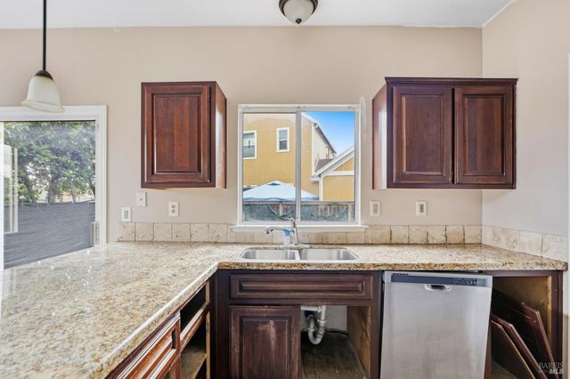 46 Peach Ct, Santa Rosa, CA 95407