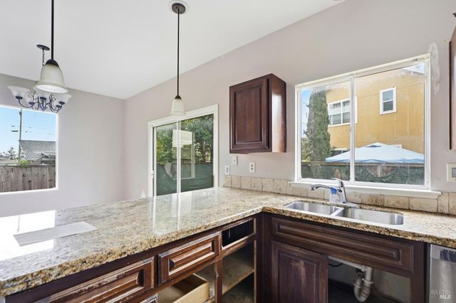 46 Peach Ct, Santa Rosa, CA 95407