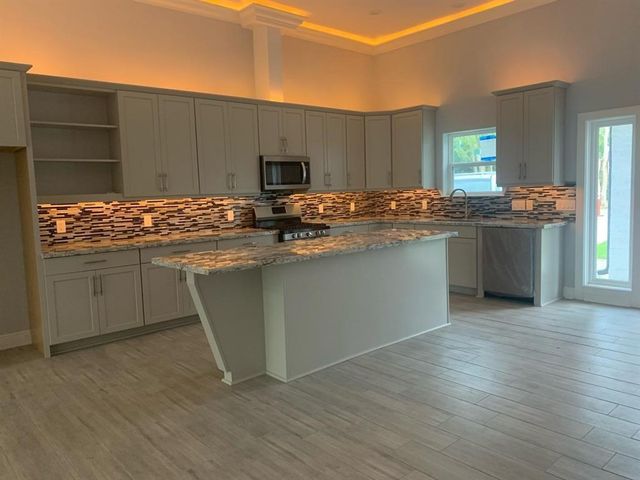 1902 Beaumont Street, League City, TX 77573