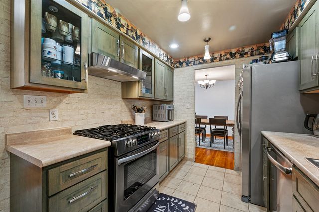 420 MacBeth Dr, Penn Hills, PA 15235