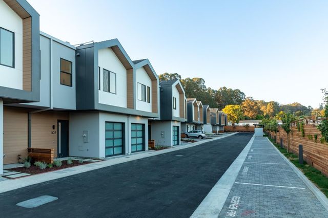 109 Darlington Lane, Soquel, CA 95073