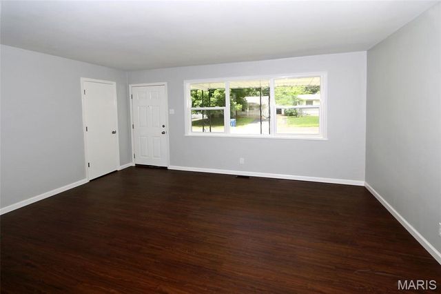 1100 Ozment Drive, Florissant, MO 63033