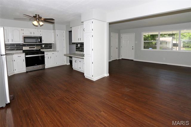 1100 Ozment Drive, Florissant, MO 63033