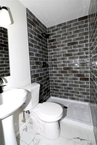 1100 Ozment Drive, Florissant, MO 63033