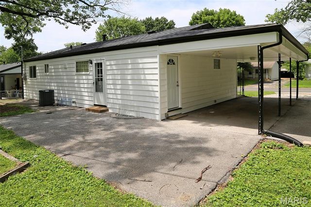 1100 Ozment Drive, Florissant, MO 63033