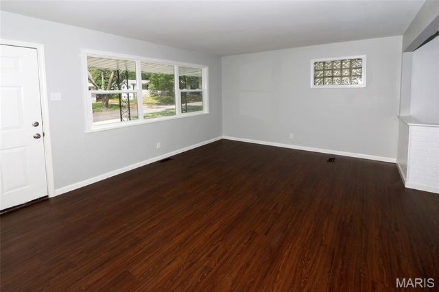 1100 Ozment Drive, Florissant, MO 63033