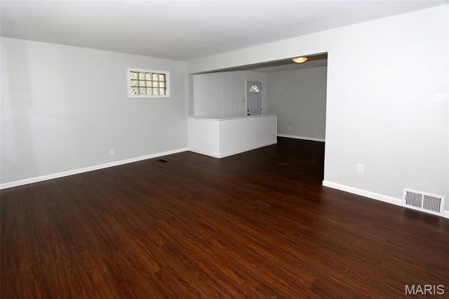 1100 Ozment Drive, Florissant, MO 63033