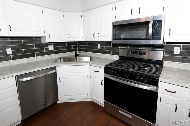 1100 Ozment Drive, Florissant, MO 63033