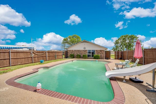 430 Carter Road, Italy, TX 76651