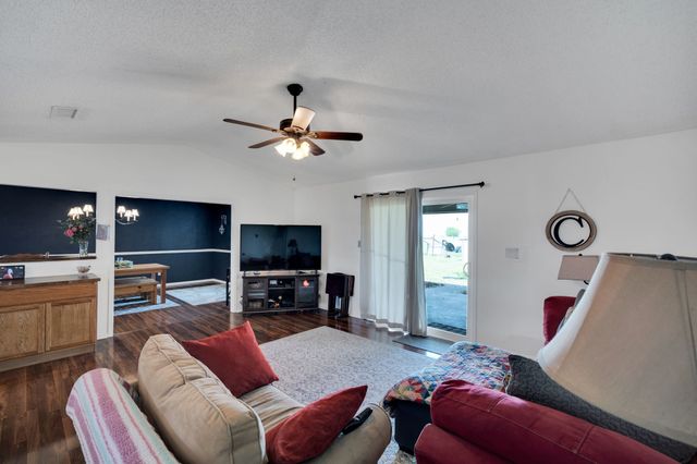 430 Carter Road, Italy, TX 76651