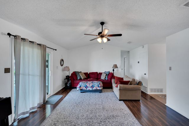 430 Carter Road, Italy, TX 76651