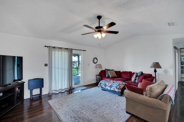 430 Carter Road, Italy, TX 76651