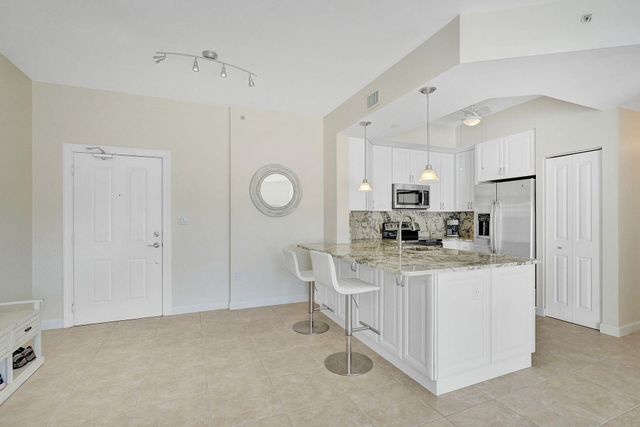 1931 NE 2nd Street 302, Deerfield Beach, FL 33441