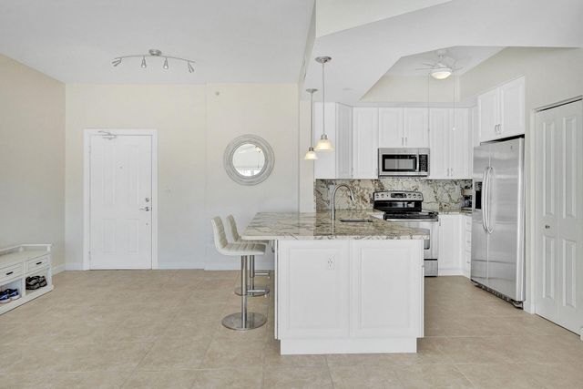 1931 NE 2nd Street 302, Deerfield Beach, FL 33441