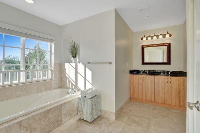 1931 NE 2nd Street 302, Deerfield Beach, FL 33441