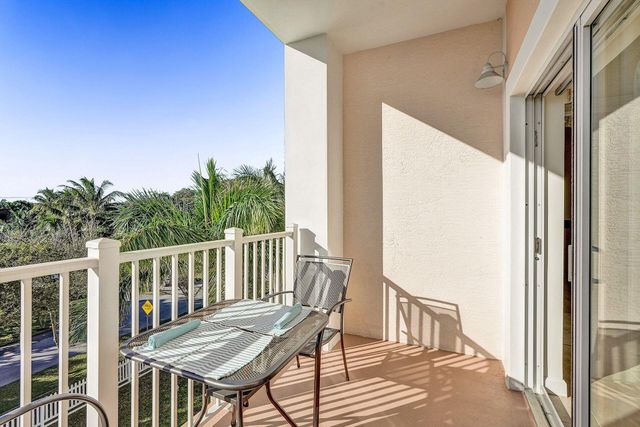 1931 NE 2nd Street 302, Deerfield Beach, FL 33441