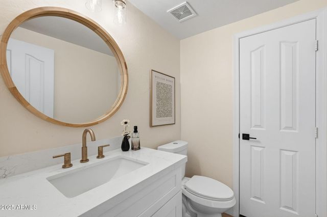 1910 S PORTLAND Avenue, Gilbert, AZ 85295