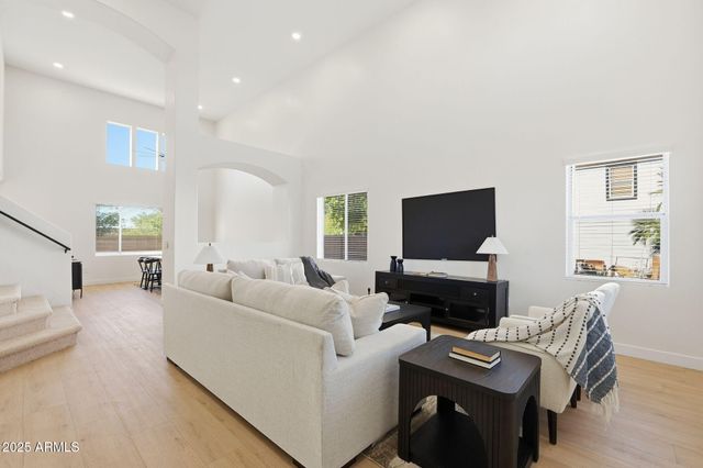 1910 S PORTLAND Avenue, Gilbert, AZ 85295