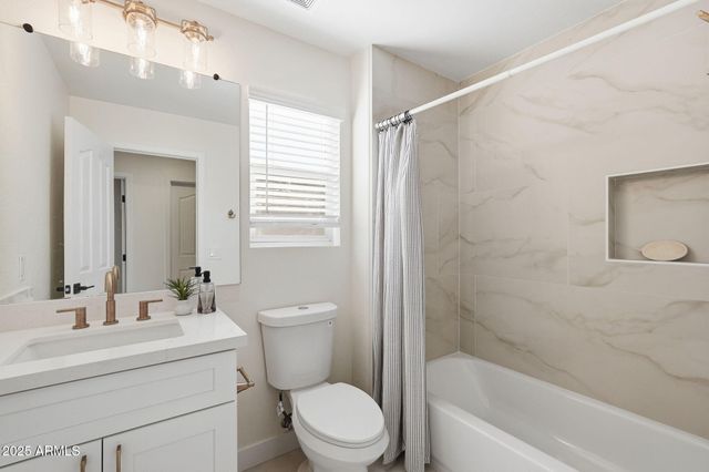 1910 S PORTLAND Avenue, Gilbert, AZ 85295