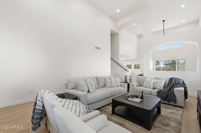 1910 S PORTLAND Avenue, Gilbert, AZ 85295