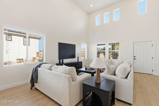 1910 S PORTLAND Avenue, Gilbert, AZ 85295