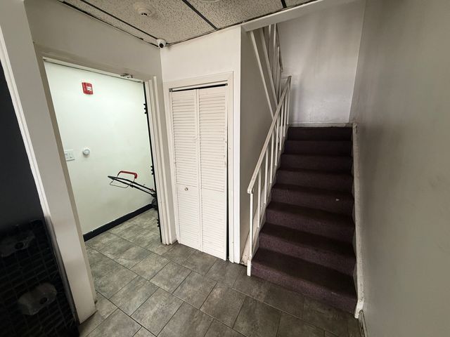 1061 Waveland Avenue, Franklin Park, IL 60131