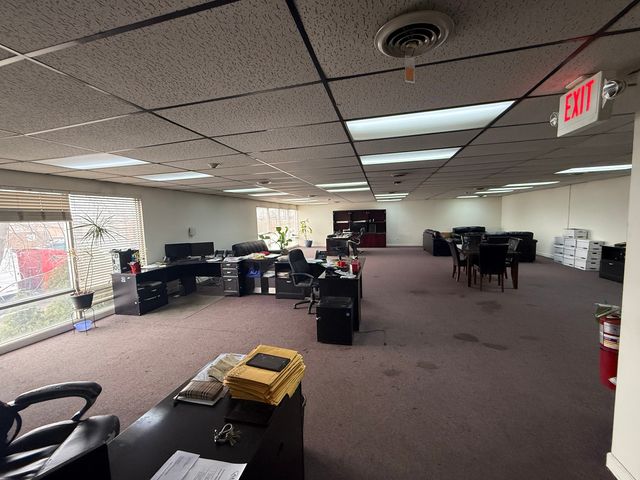 1061 Waveland Avenue, Franklin Park, IL 60131