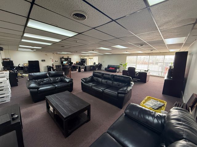 1061 Waveland Avenue, Franklin Park, IL 60131