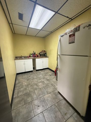 1061 Waveland Avenue, Franklin Park, IL 60131