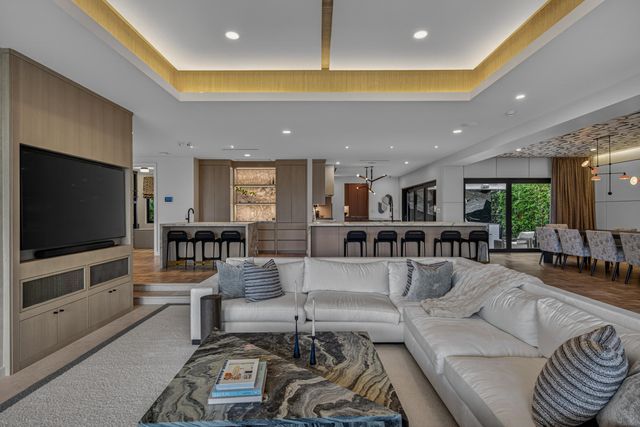 420 SE 17th Avenue, Fort Lauderdale, FL 33301